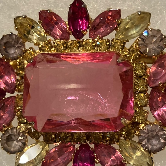 VINTAGE PINK AND CITRINE GLASS BROOCH - Picture 3 of 10